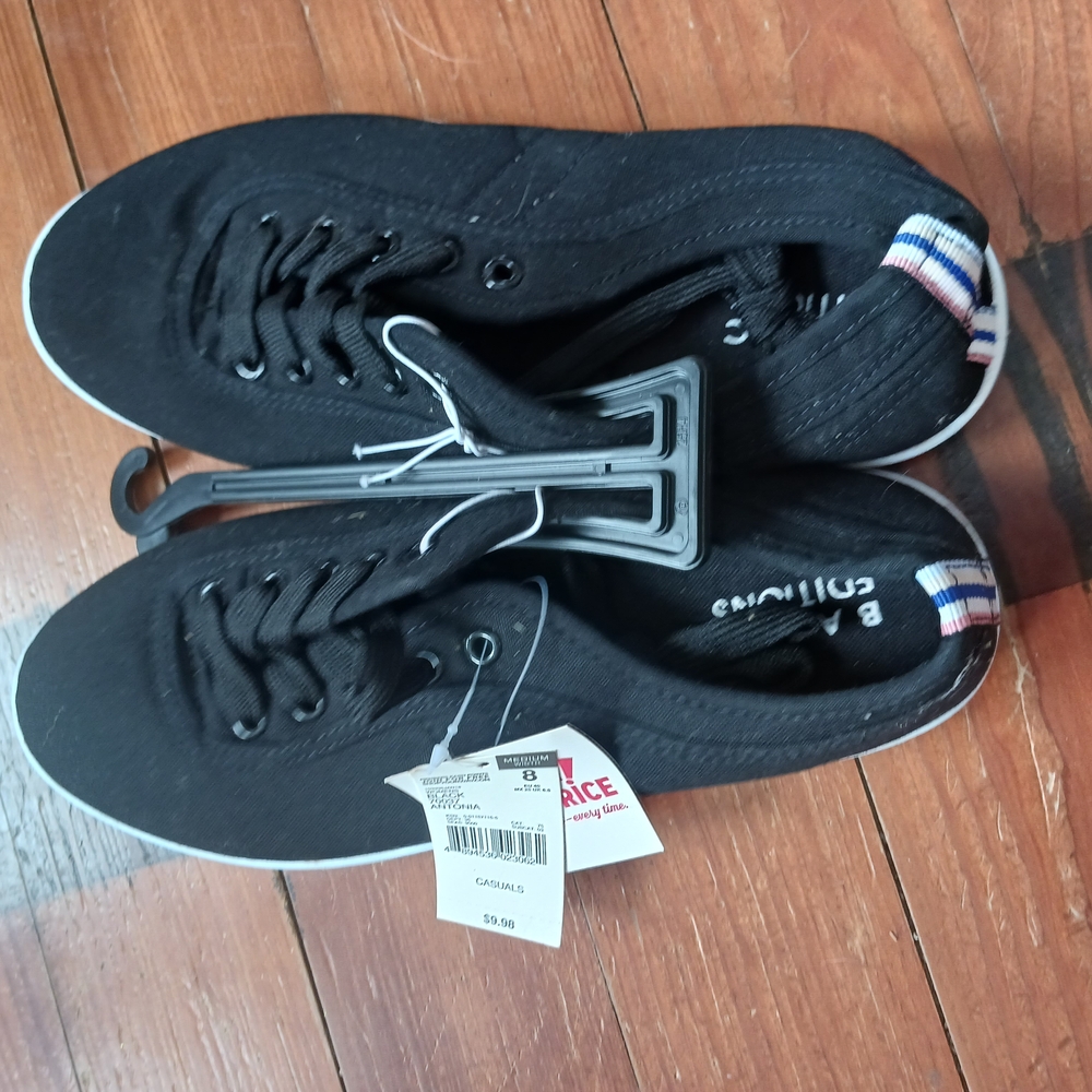 NWT Basic Editions Black Canvas Sneakers- Size 8